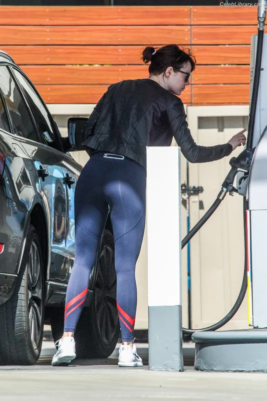 Emma Stone photo 6 of 1455