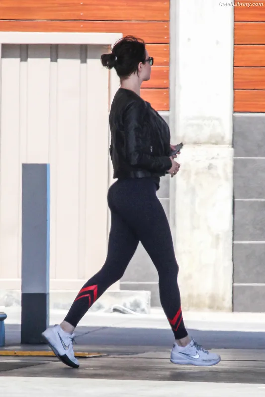 Emma Stone photo 14 of 1455