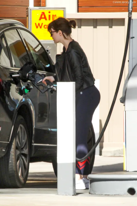 Emma Stone photo 22 of 1455