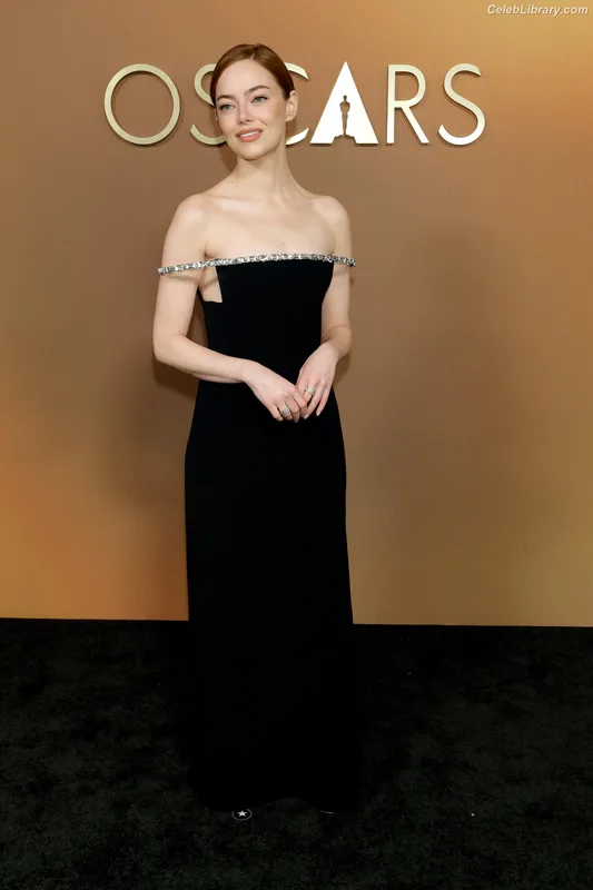 Emma Stone photo 11 of 1455
