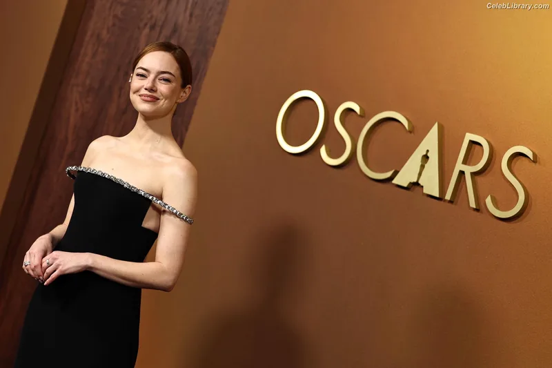 Emma Stone photo 14 of 1455