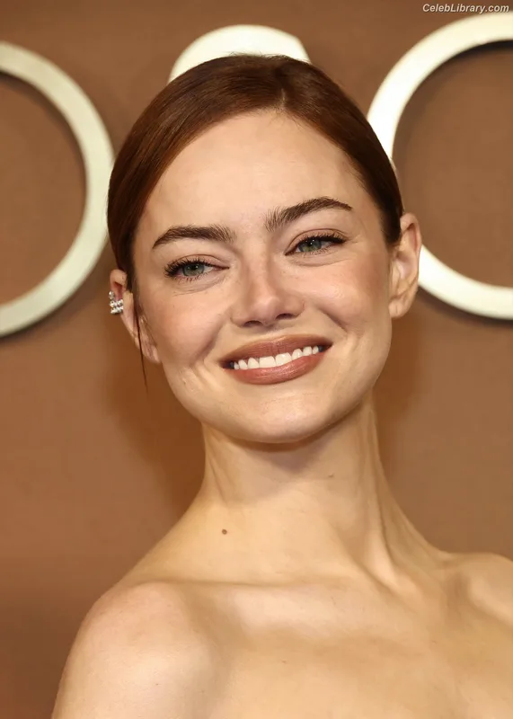 Emma Stone photo 18 of 1455