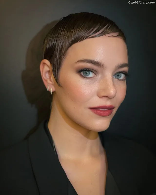 Emma Stone photo 24 of 1455