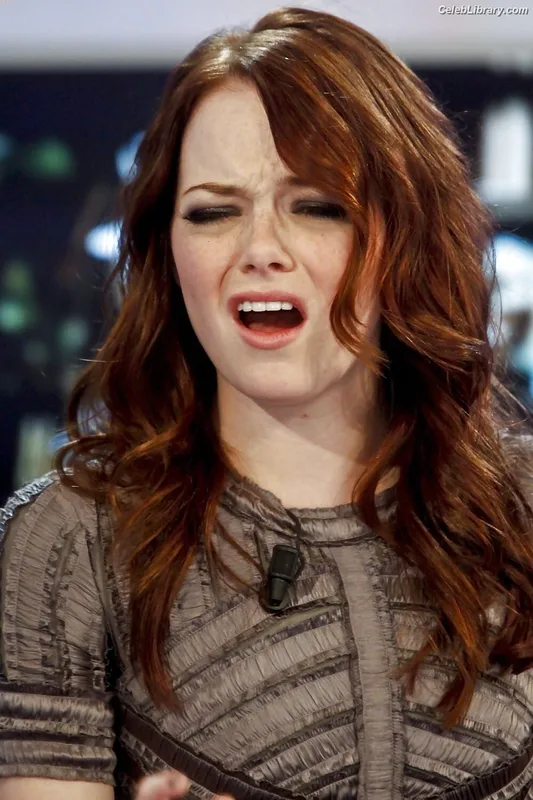 Emma Stone photo 7 of 1455