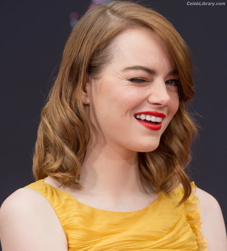 Emma Stone photo 3 of 1455