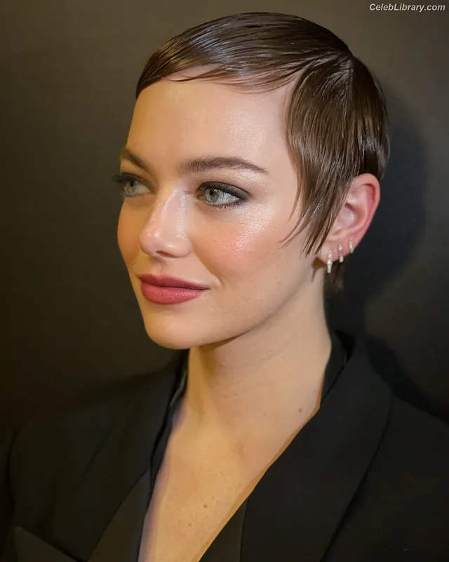 Emma Stone photo 5 of 1455