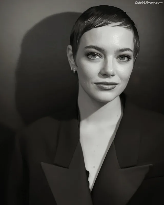 Emma Stone photo 7 of 1455