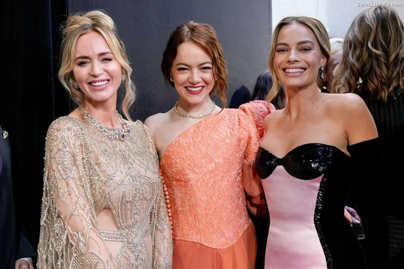 Emma Stone photo 15 of 1455