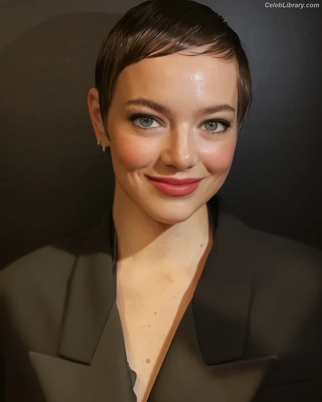 Emma Stone photo 17 of 1455