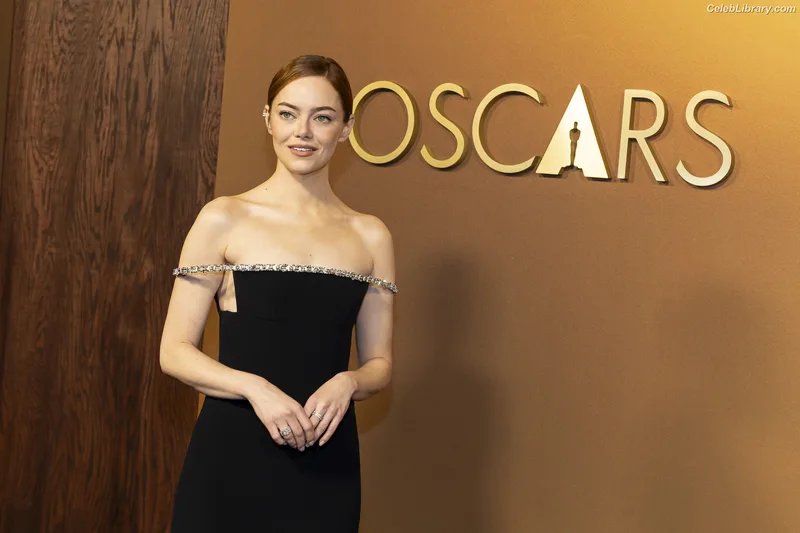 Emma Stone photo 22 of 1455