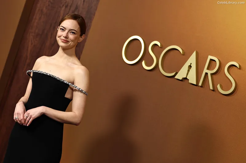 Emma Stone photo 24 of 1455