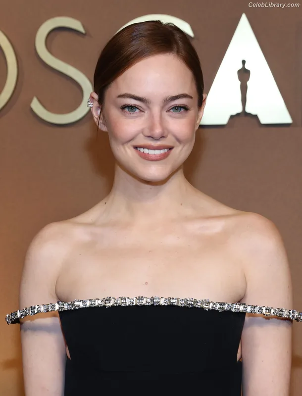 Emma Stone photo 1 of 1455