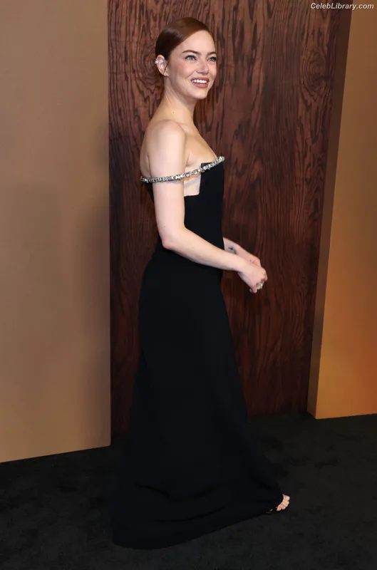 Emma Stone photo 5 of 1455