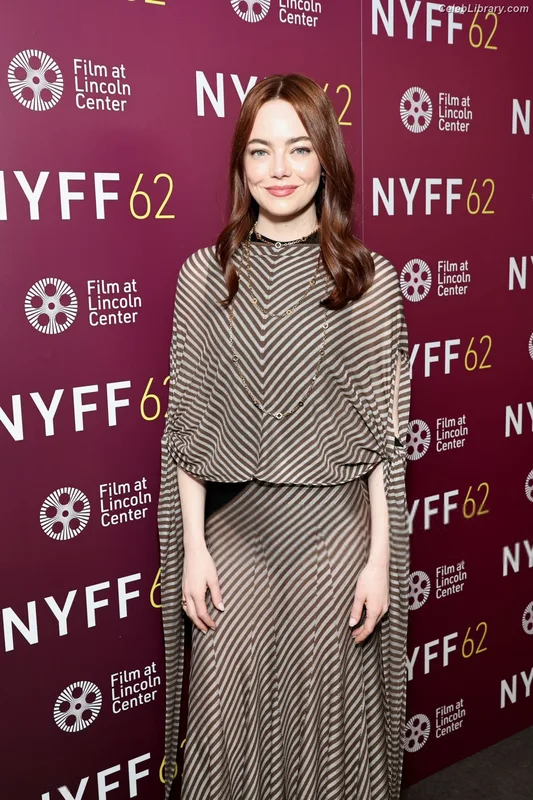 Emma Stone photo 24 of 1455
