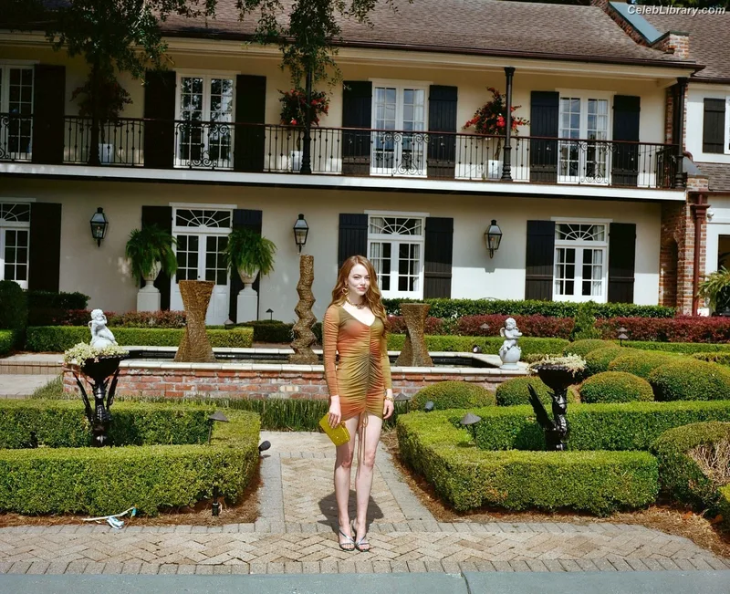 Emma Stone photo 1 of 1455