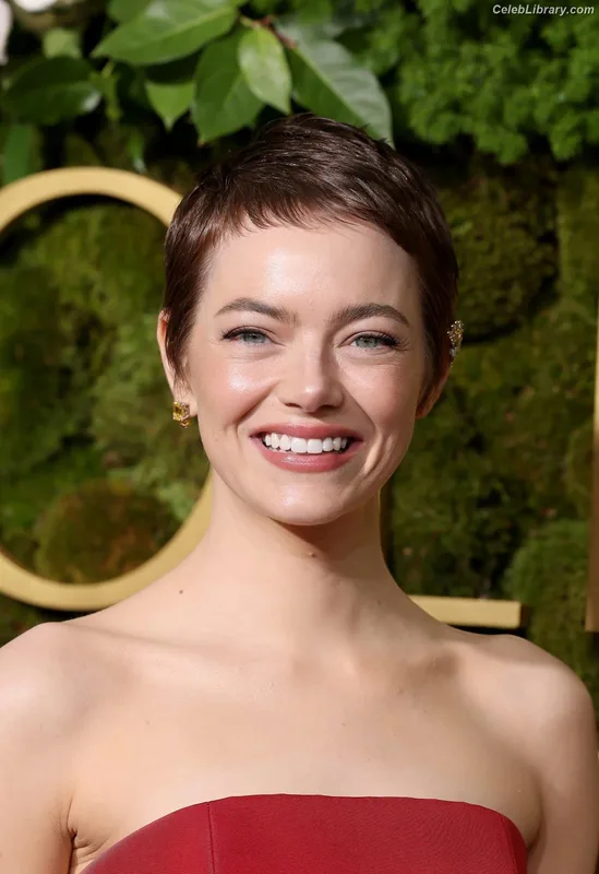 Emma Stone photo 10 of 1455