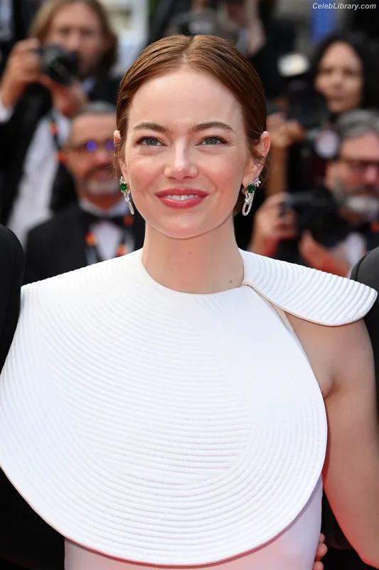 Emma Stone photo 2 of 1455