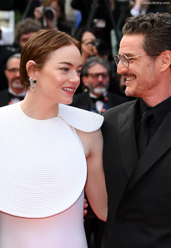 Emma Stone photo 9 of 1455