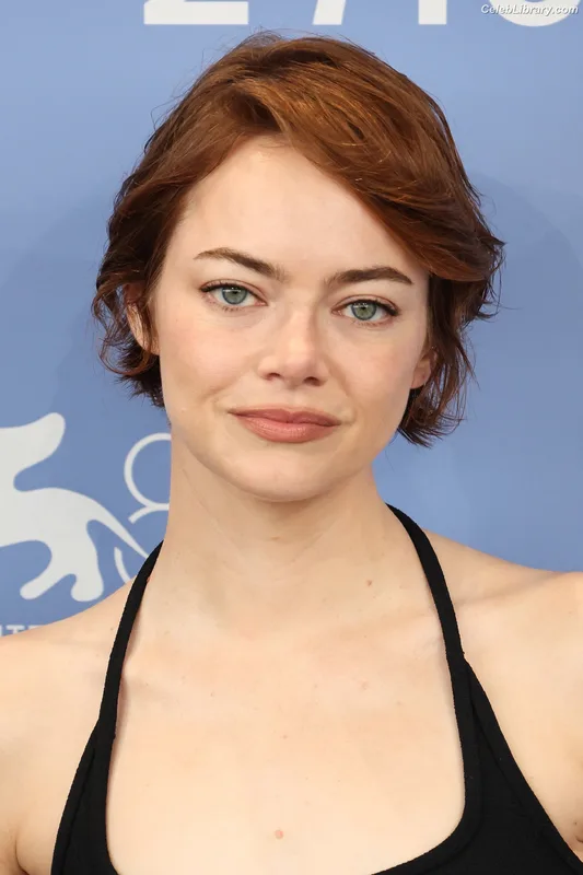 Emma Stone photo 10 of 1455