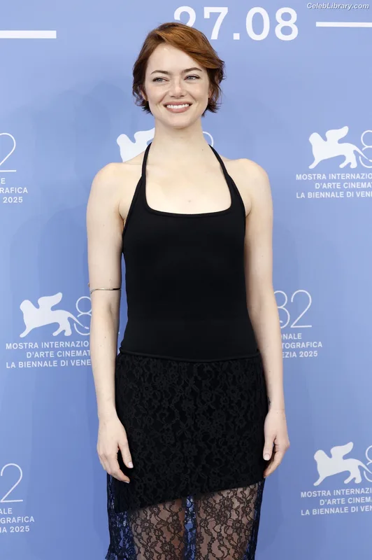 Emma Stone photo 18 of 1455
