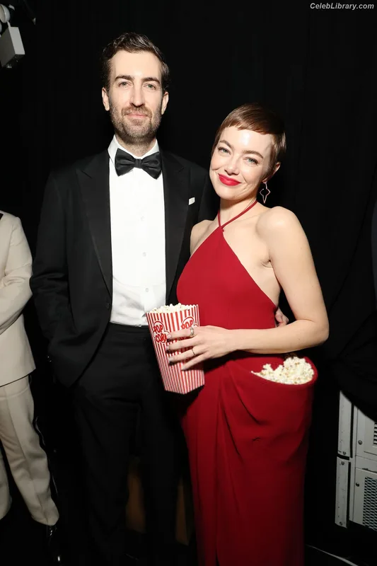 Emma Stone photo 14 of 1455