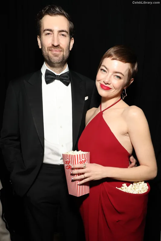 Emma Stone photo 16 of 1455