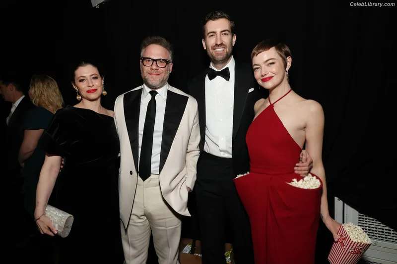 Emma Stone photo 20 of 1455
