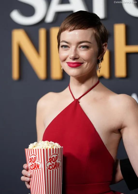Emma Stone photo 21 of 1455