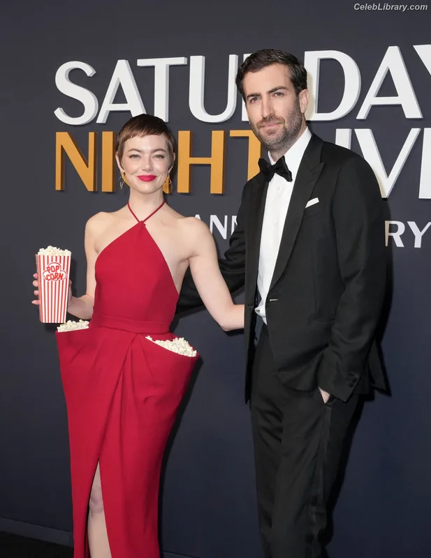 Emma Stone photo 2 of 1455