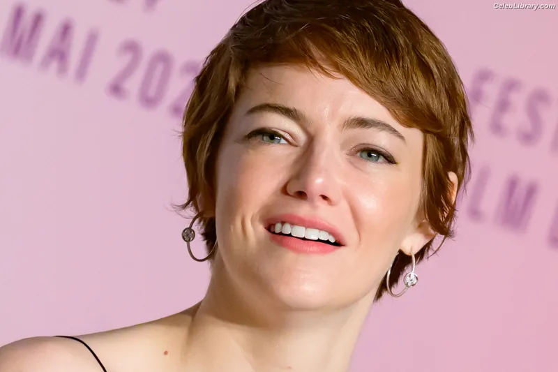 Emma Stone photo 7 of 1455