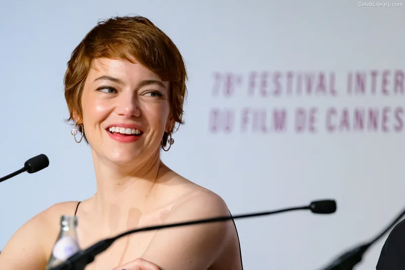 Emma Stone photo 9 of 1455