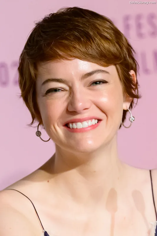 Emma Stone photo 11 of 1455