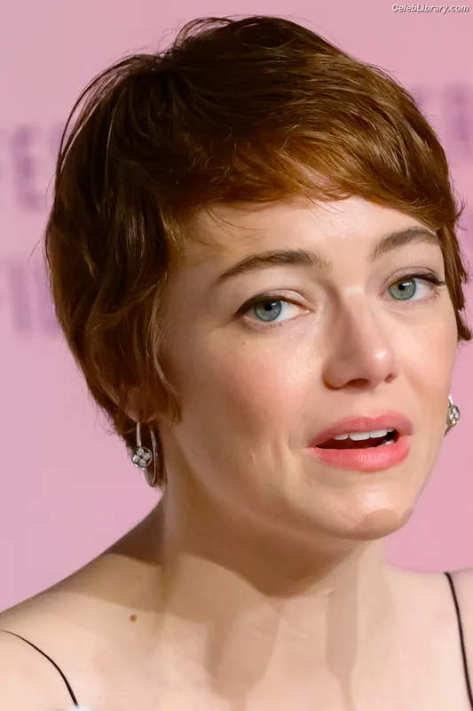 Emma Stone photo 12 of 1455