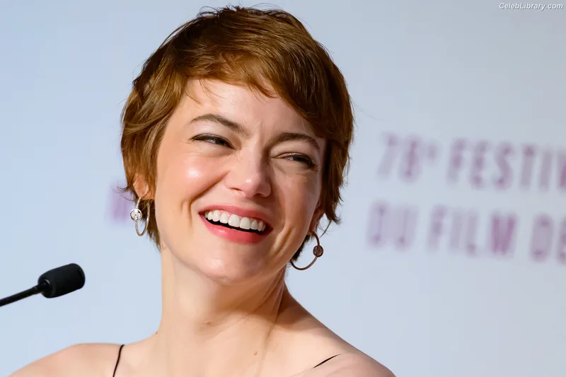 Emma Stone photo 15 of 1455