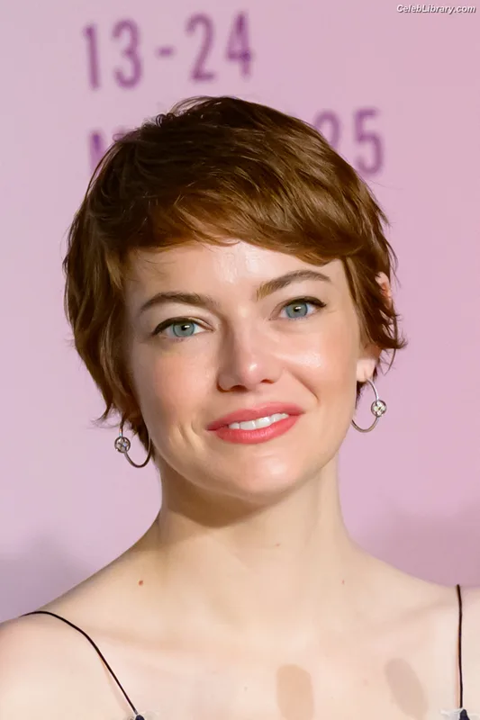 Emma Stone photo 17 of 1455