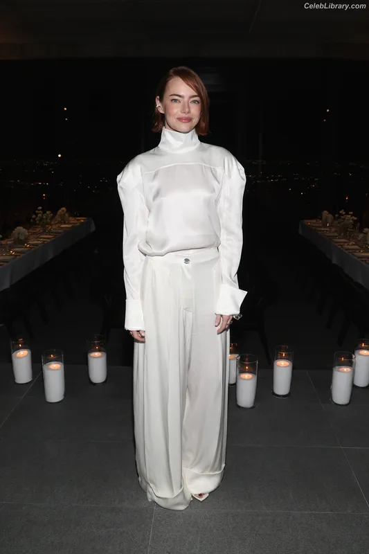 Emma Stone photo 22 of 1455