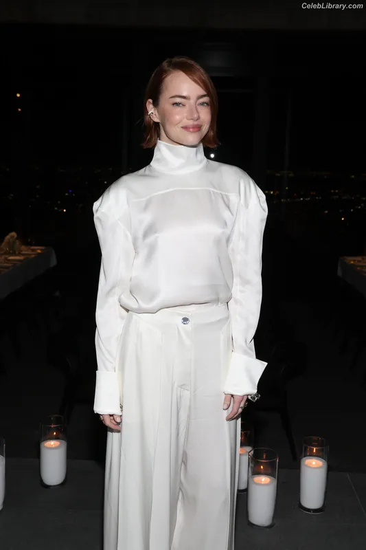 Emma Stone photo 23 of 1455