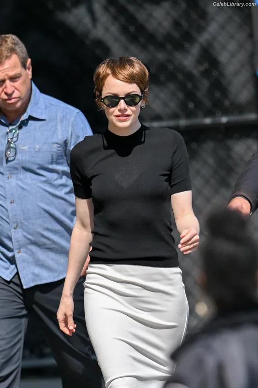 Emma Stone photo 16 of 1455