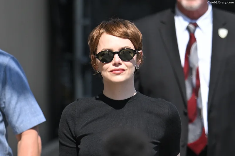 Emma Stone photo 17 of 1455