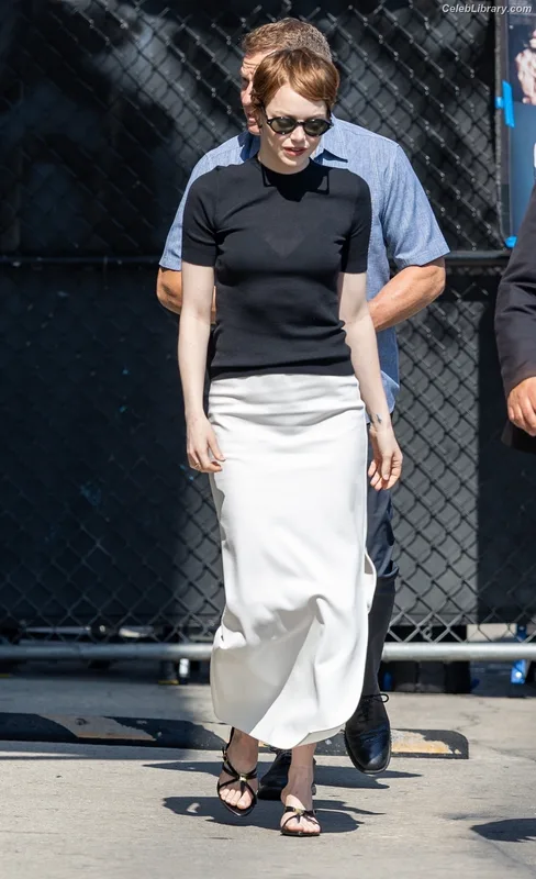 Emma Stone photo 21 of 1455