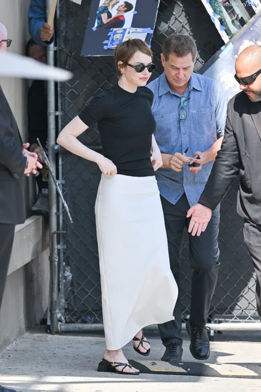 Emma Stone photo 10 of 1455