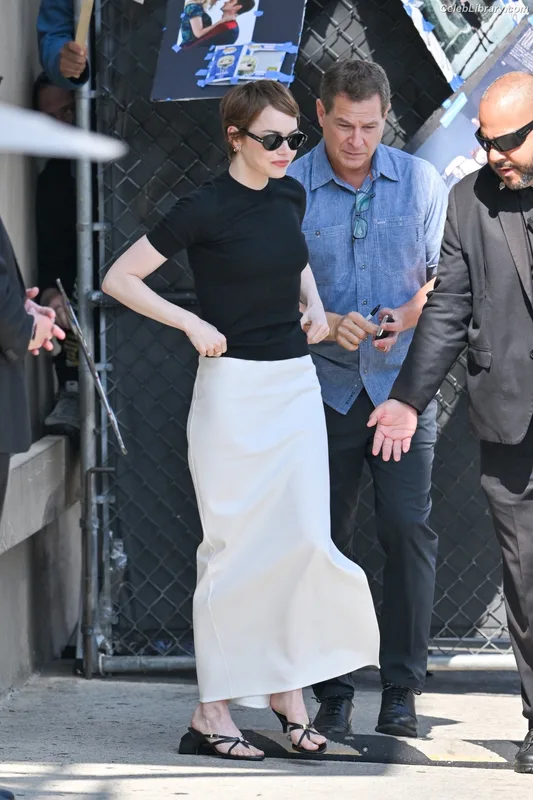 Emma Stone photo 11 of 1455