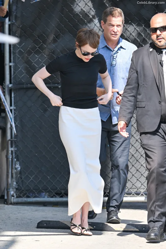 Emma Stone photo 14 of 1455
