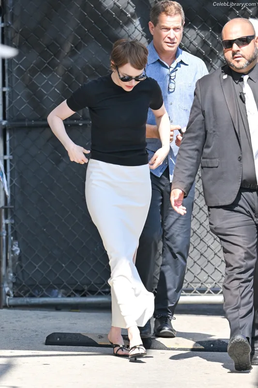 Emma Stone photo 15 of 1455