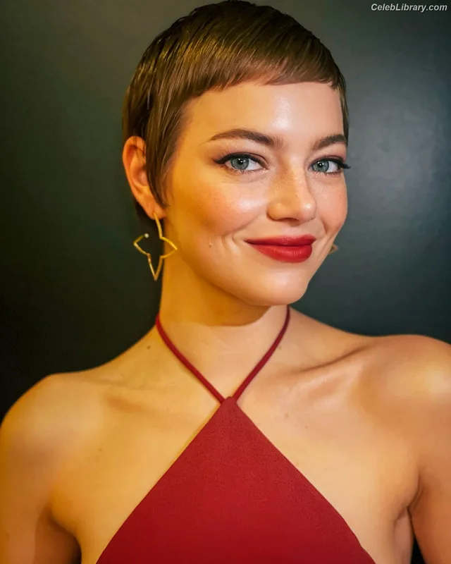Emma Stone photo 11 of 1455