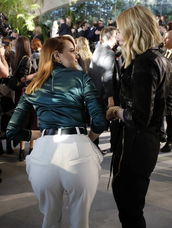 Emma Stone photo 15 of 1455