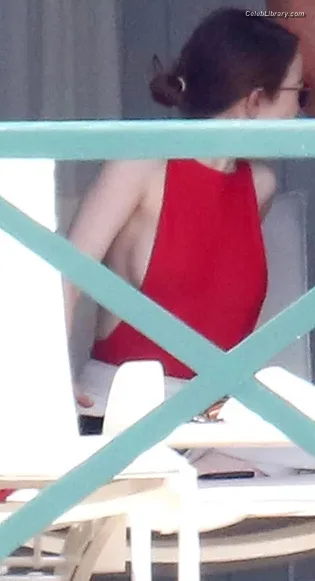 Emma Stone photo 22 of 1455
