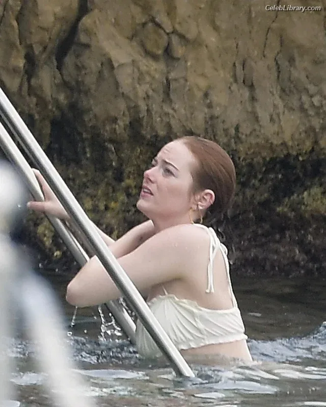 Emma Stone photo 17 of 1455