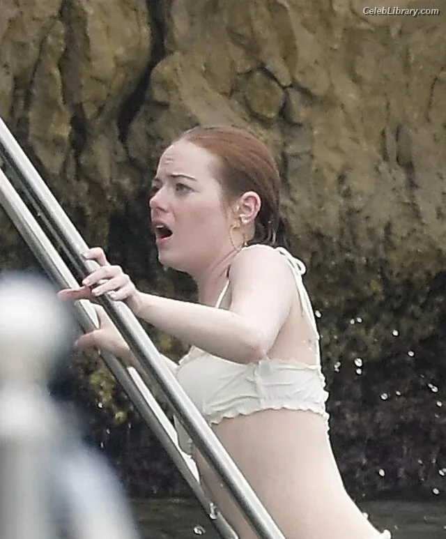 Emma Stone photo 18 of 1455