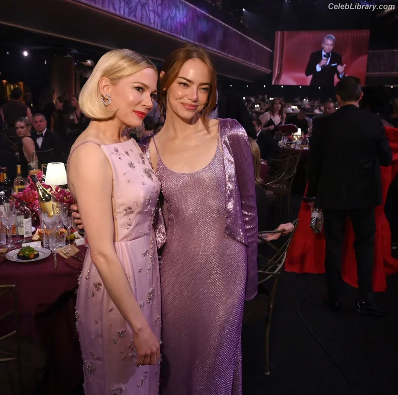 Emma Stone photo 15 of 1455